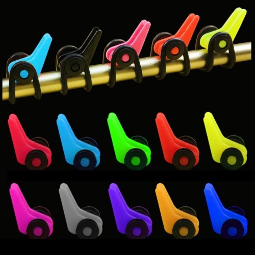 10 PCS Canna da pesca in plastica a più colori Pole HooK Keeper Lure Spoon Bait Holder, consegna a colori casuali