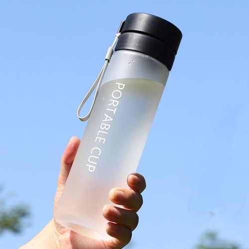 Tazza sportiva da esterno di grande capacità Tazze da tè portatili a prova di perdite in plastica satinata, colore: nero satinato da 800 ml